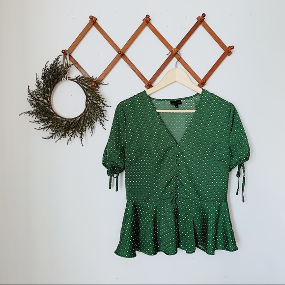 Who What Wear Tops - ✨ who what wear silky button peplum top